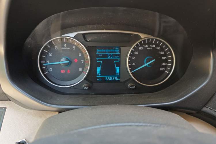 Used FAW Yingzhi 727 2016 1.5L Standard Edition Odometer Close Up