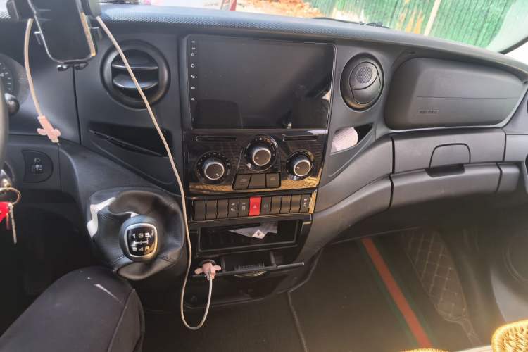 Used Iveco Eurocargo 2021 2.0T Manual Super-Rui Short Wheelbase Low-Roof Side-Hinged Door F1A