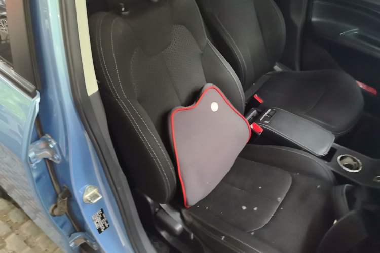 Used NETA V 2021 Standard Range Entertainment Version – Upgraded Model Right Front Seat