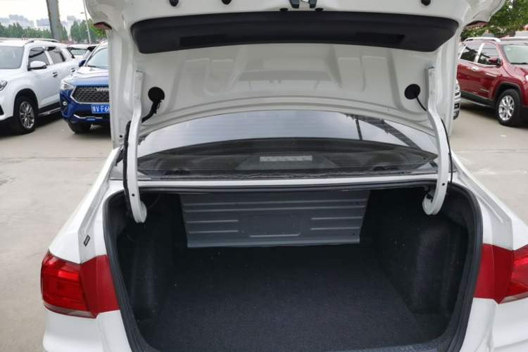 Used Volkswagen Santana 2019 1.5L Automatic Fashion Edition China VI Trunk