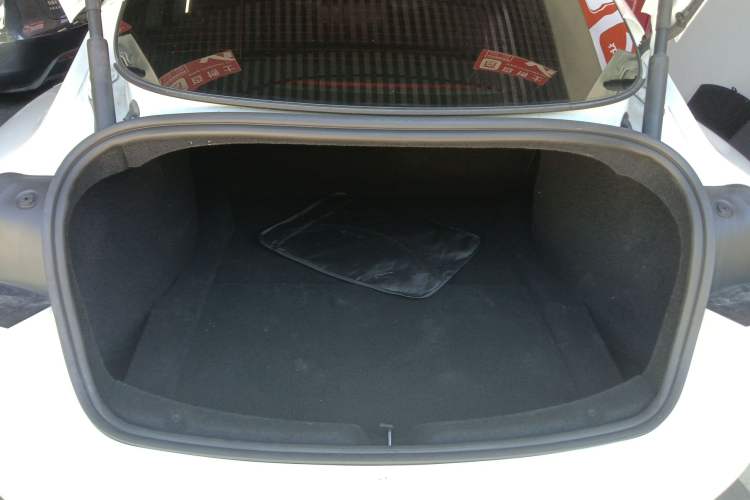 Used Tesla Model 3 2023 Rear-Wheel-Drive Version
