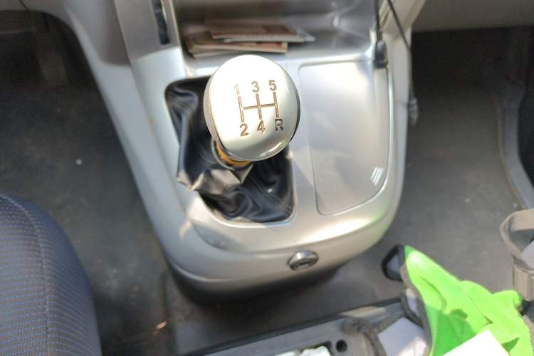 Used Foton Scenic G5 2022 2.0L Gasoline Commercial Version Open-Window 10-Seater 1TZS Gear Lever