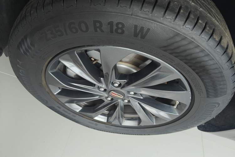 Used Hongqi HS5 2023 2.0T Qixiang Pro Edition Left Front Wheel Hub