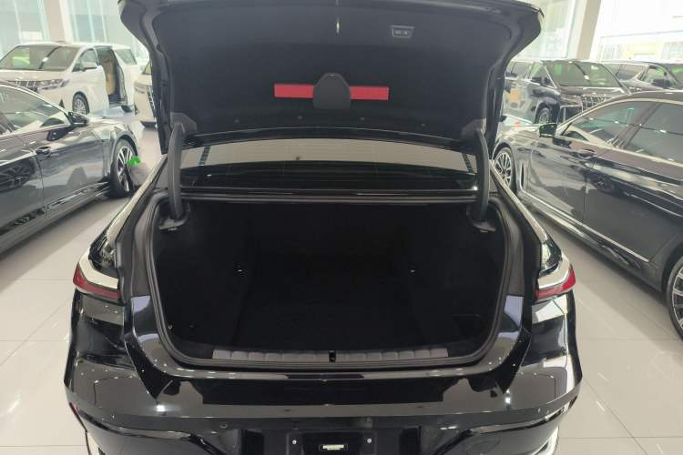 Used BMW 7 Series 2023 735Li M Sport Package Trunk