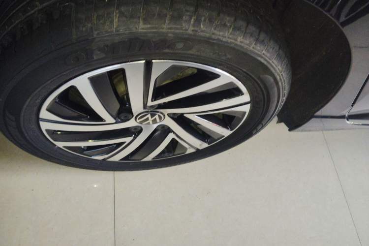 Used Volkswagen Lavida 2022 1.5L Automatic Vision Edition Right Rear Wheel Hub