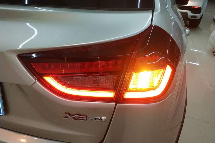 Used Geely Auto Vision X3 2021 PRO 1.5L CVT Deluxe Model
