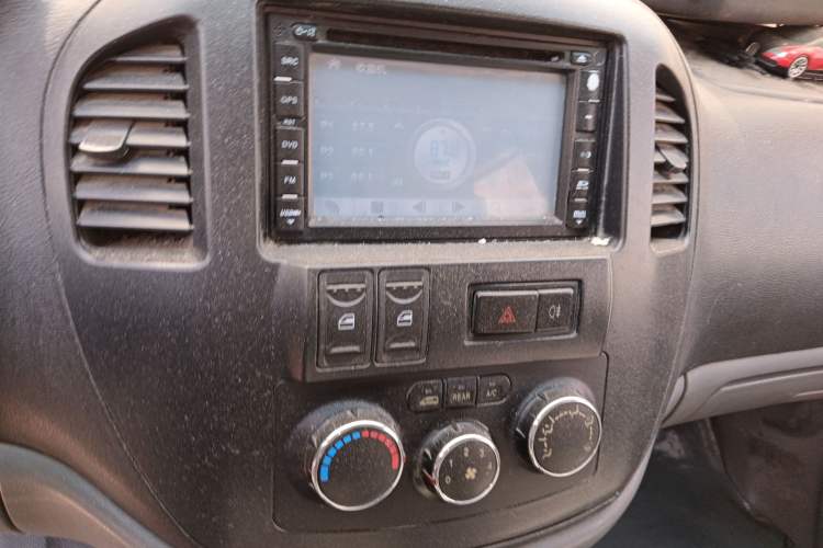 Used FORTHING Lingzhi 2013 M3 1.6L 7-Seater Comfort Model Audio And AC Panel