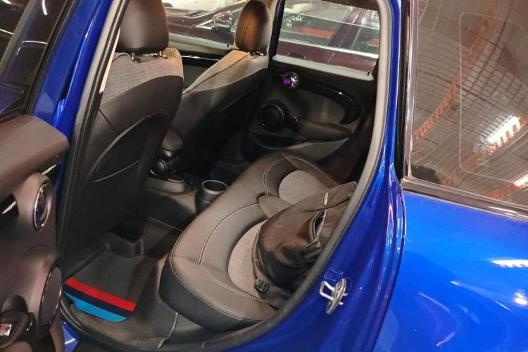 Used MINI MINI 2019 1.5T COOPER Classic Edition Five-Door Version
