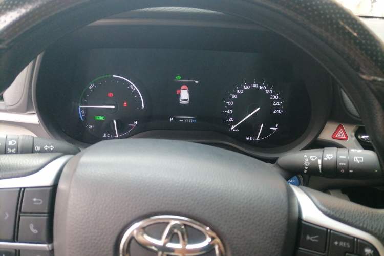 Used Toyota Granvia 2023 2.5L Hybrid Comfort Edition
