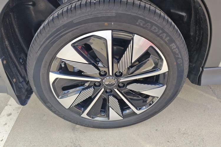 Used BYD Song PLUS New Energy 2025 DM-i 112KM Prestige Model Right Rear Wheel Hub