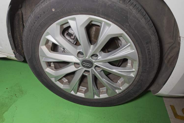 Used Audi A4L 2019 40 TFSI Ambition China VI Right Front Wheel Hub