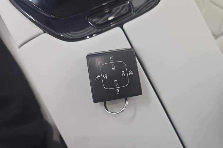 Used Volvo EM90 2025 Ultra Six-Seater Interior 1