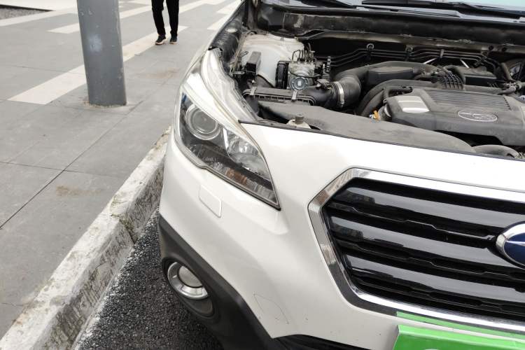 Used Subaru Outback 2015 2.5i Luxury Navigation Edition Right Front Headlight