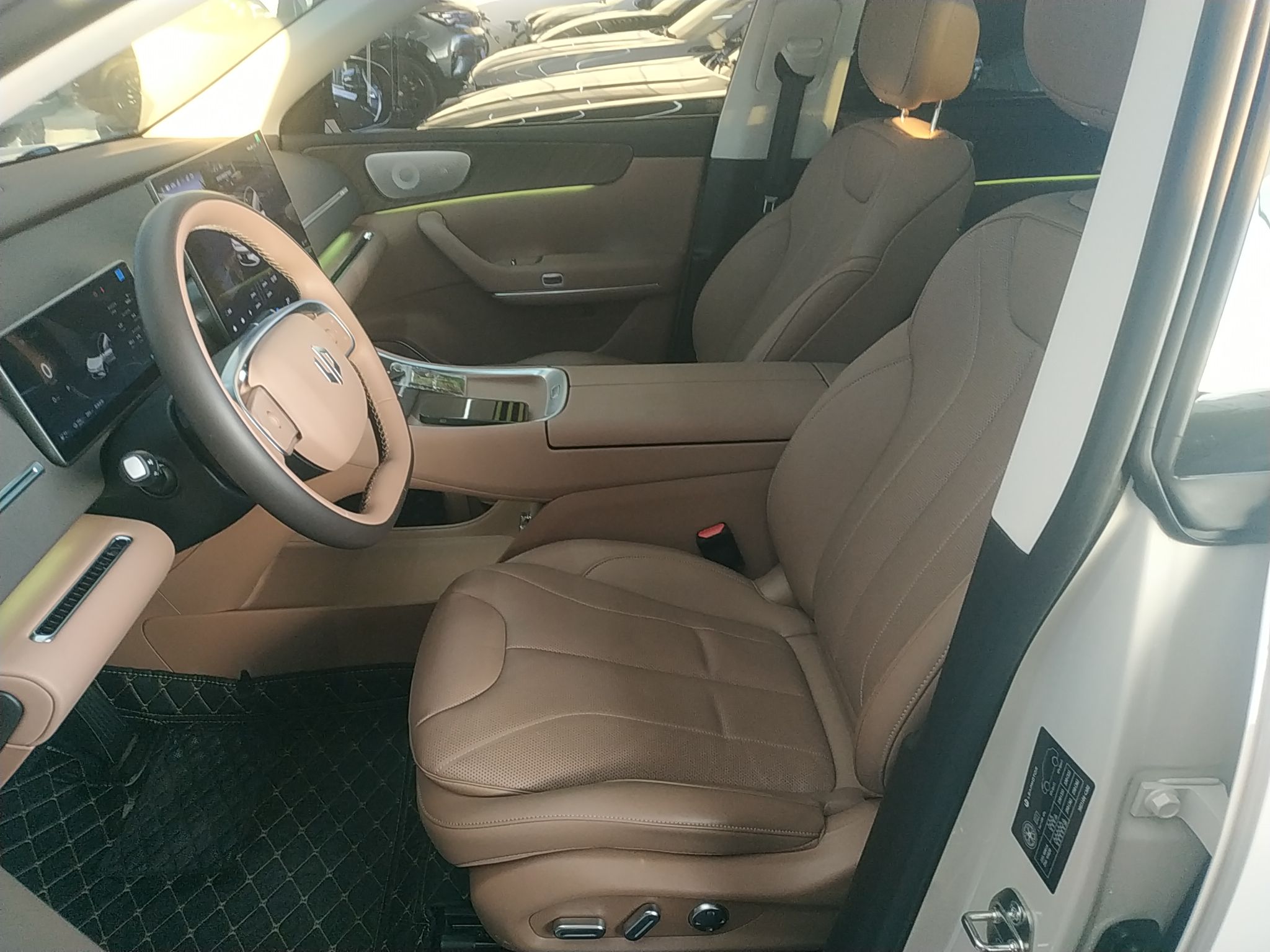 Переднее сиденье в автомобиле