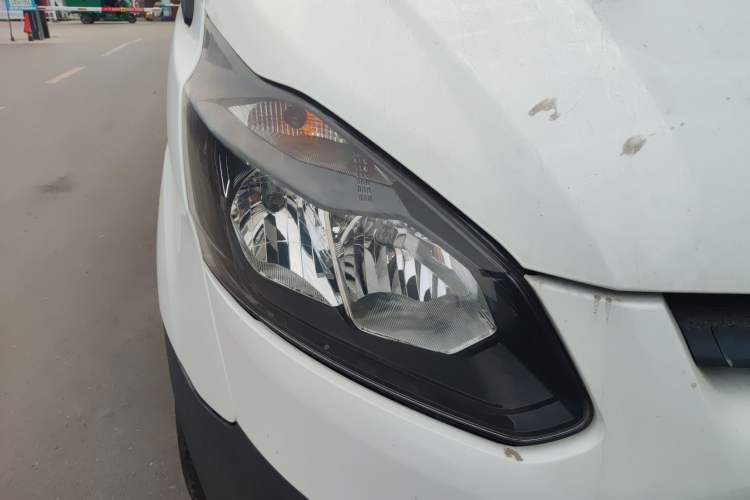 Used Ford Transit 2020 2.0T Diesel Multi-Function Commercial Vehicle Mid-Chassis Low-Roof Design with Dual Rear Doors Emission Standard China V
