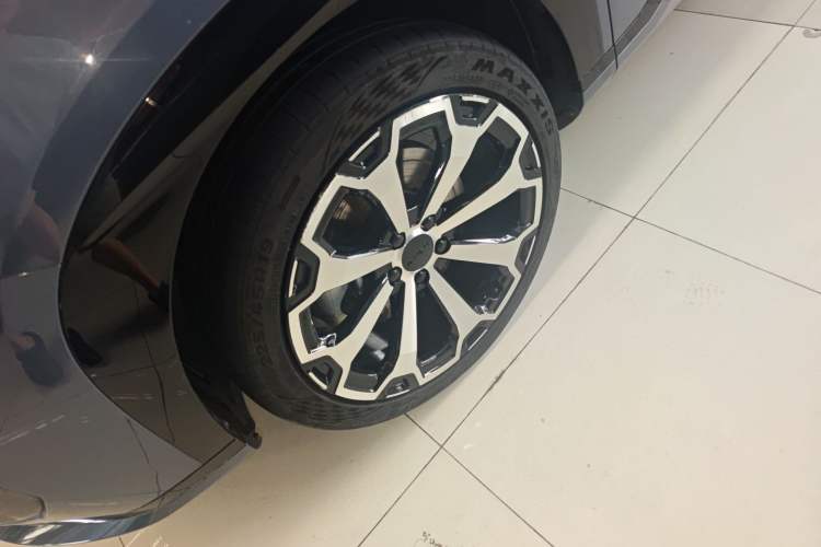 Used AION V 2024 Aion Tyrannosaurus 650 Smart Luxury Edition
