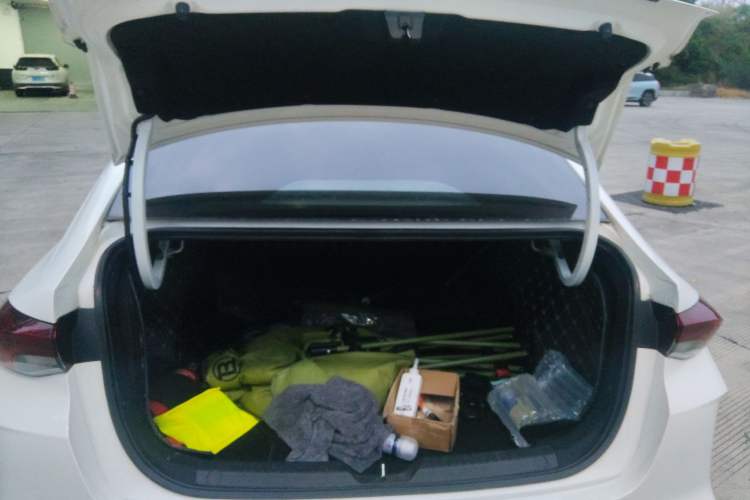 Used GAC Trumpchi EMPOW 2021 270T DCT J15 Version Trunk