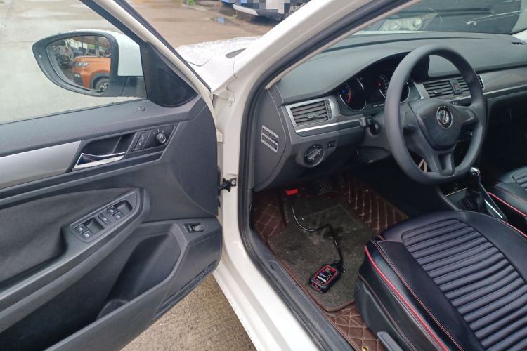 Used Volkswagen Bora 2016 1.6L Automatic Fashion Model Driver Seat