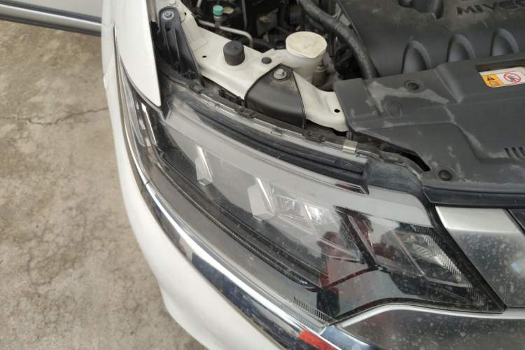 Used Mitsubishi Outlander 2019 2.4L 4x4 Zhi Xiang Edition 5 Seats China V Emission Standard