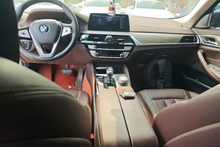 Used BMW 5 Series New Energy 2020 Mileage Upgrade Version 530Le Luxury Package Audio And AC Panel