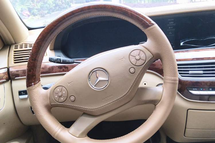 Used Mercedes-Benz S-Class 2010 S 350 L Luxury Model Steering Wheel