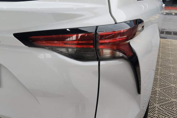 Used Toyota Granvia 2023 2.5L Hybrid Prestige PLUS Edition
