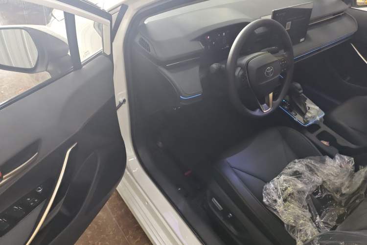 Used Toyota Corolla 2026 Model 1.8L Dual-Engine Elite Edition Driver Seat