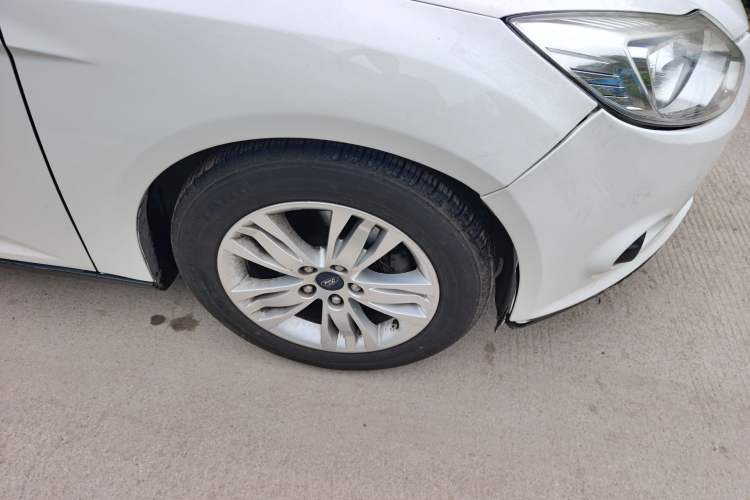 Used Ford Focus 2012 Sedan 1.6L Automatic Comfort Model Right Front Wheel Hub