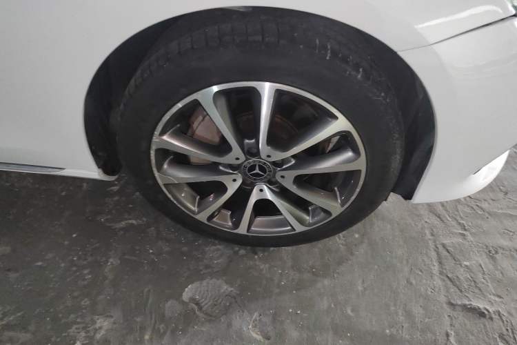 Used Mercedes-Benz E-Class 2017 E 300 L Luxury Model Right Front Wheel Hub