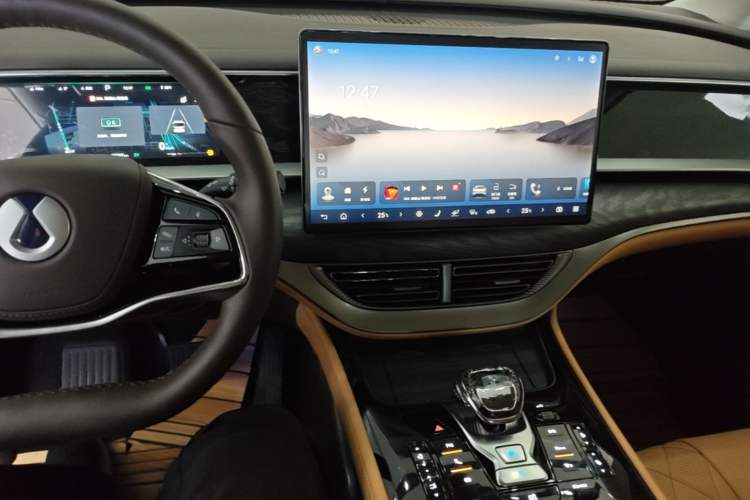 Used Denza D9 2024 DM-i 1050 Luxury Model Audio And AC Panel