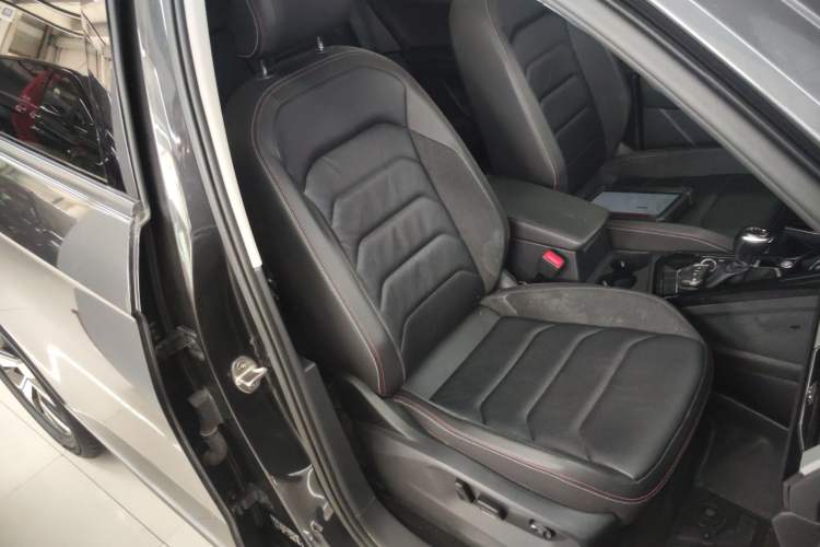 Used Volkswagen Tayron 2019 330TSI Two-Wheel Drive Luxury Model China VI Standard
