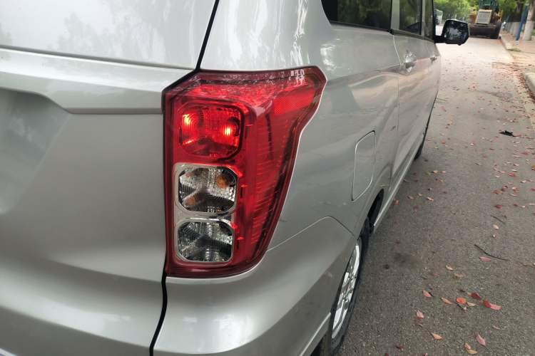 Used Wuling Hongguang 2021 1.5L Revised S Standard Version with Electric Power Steering LAR Right Rear Taillight