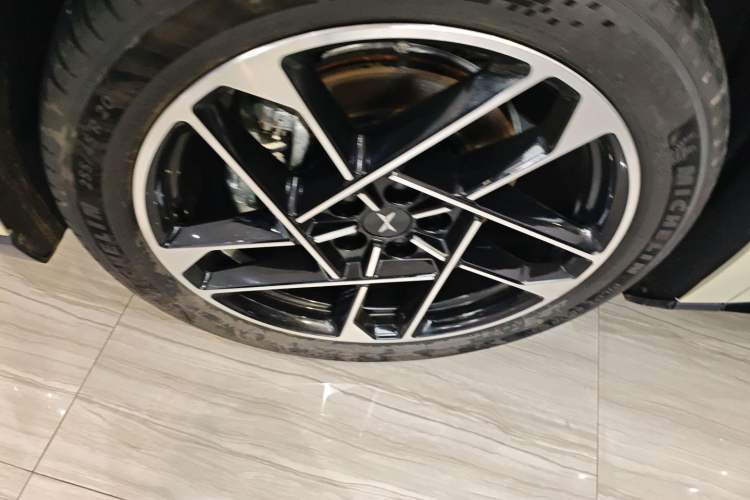 Used XPeng P7+ 2024 Long-Range Max Left Front Wheel Hub