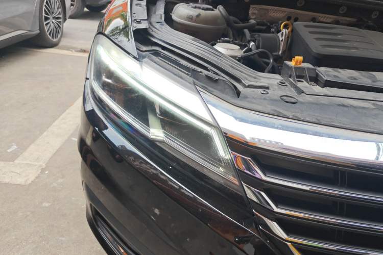 Used Volkswagen Lavida 2022 1.5L Automatic Comfort Edition Right Front Headlight