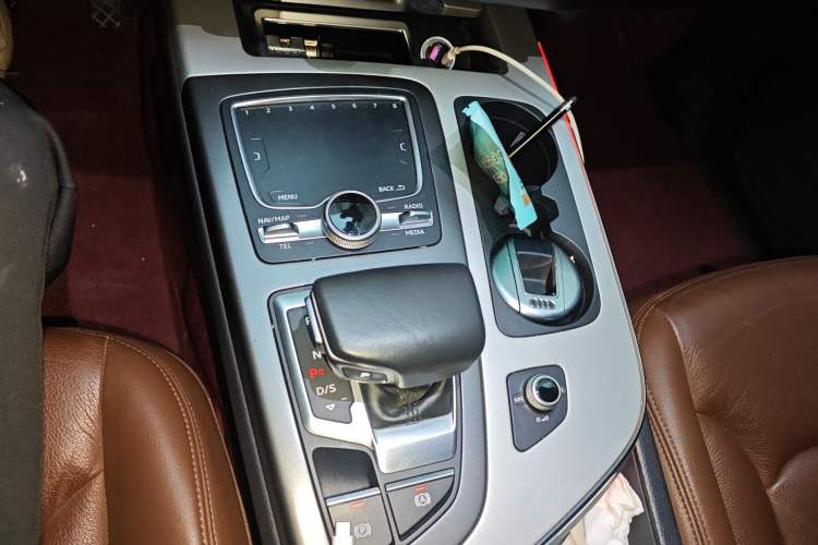 Used Audi Q7 2018 45 TFSI Technology Edition Gear Lever