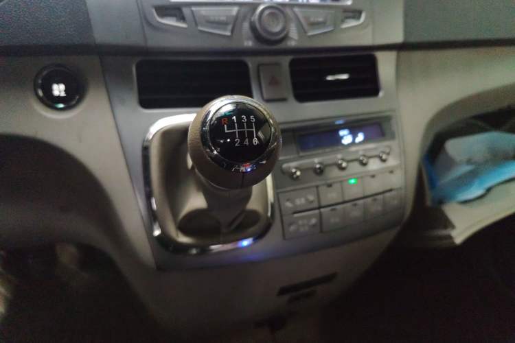 Used BYD M6 2013 2.4L Manual Luxury Model
