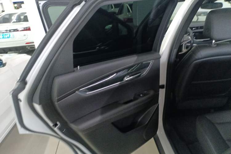 Used Cadillac XT5 2021 28T Luxury Model