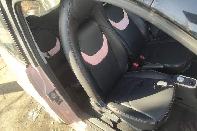 Used Chery QQ Ice Cream 2022 120km Milkshake Phosphate Lithium-Iron
