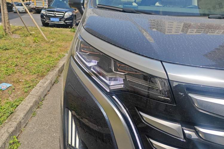 Used Denza D9 2022 DM-i 970 Four-Wheel Drive Flagship Model
