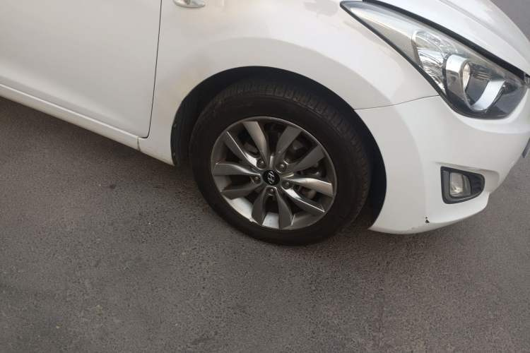 Used Hyundai Elantra (5th Generation / Langdong) 2015 1.6L Automatic Fashion Model Right Front Wheel Hub
