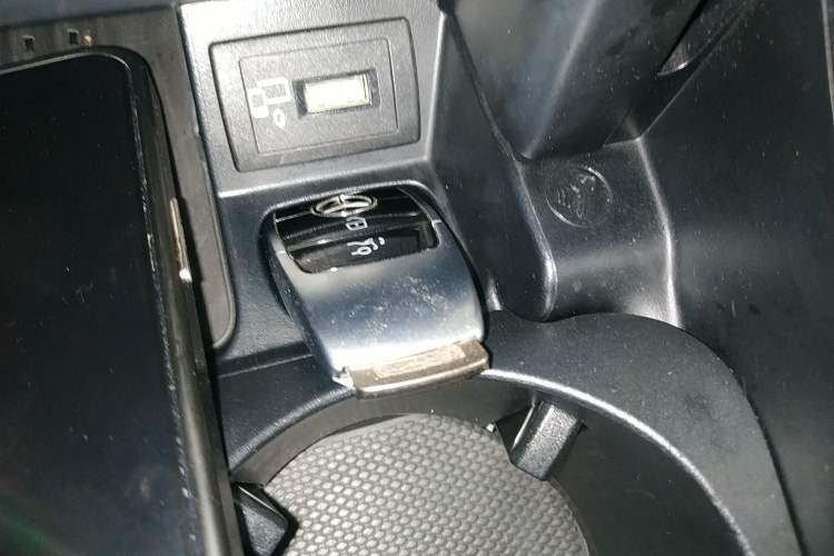 Used Mercedes-Benz E-Class 2019 Restyled E 300 L Sporty and Stylish Edition Vehicle Key