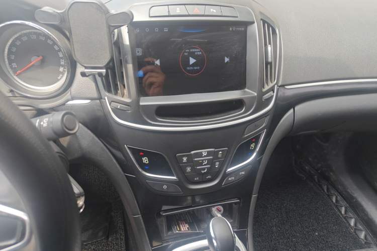 Used Buick Regal 2015 1.6T Leading Technology Model Audio And AC Panel