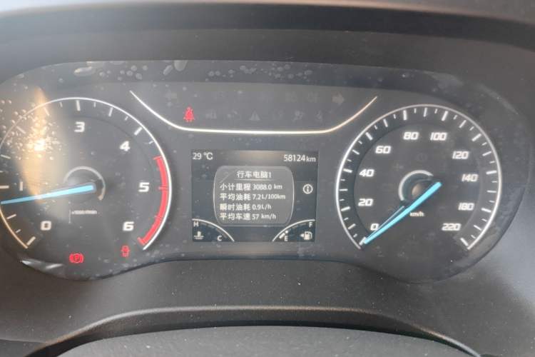 Used JMC Fushun 2023 2.0T Manual Mid-Drive Mid-Roof Commercial Multi-Purpose 7-Seater Passenger Vehicle
