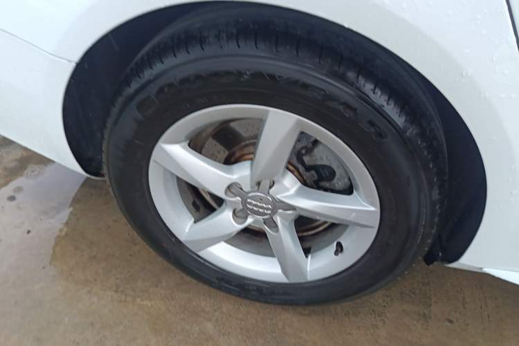 Used Audi A4L 2013 30 TFSI Automatic Comfort Model Right Rear Wheel Hub