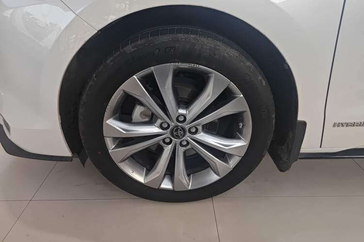 Used Toyota SIENNA 2023 2.5L Hybrid Deluxe Edition Left Front Wheel Hub