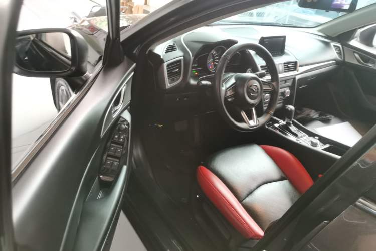 Used Mazda 3 Axela 2017 Sedan 1.5L Automatic Luxury Model Emission Standard China V
