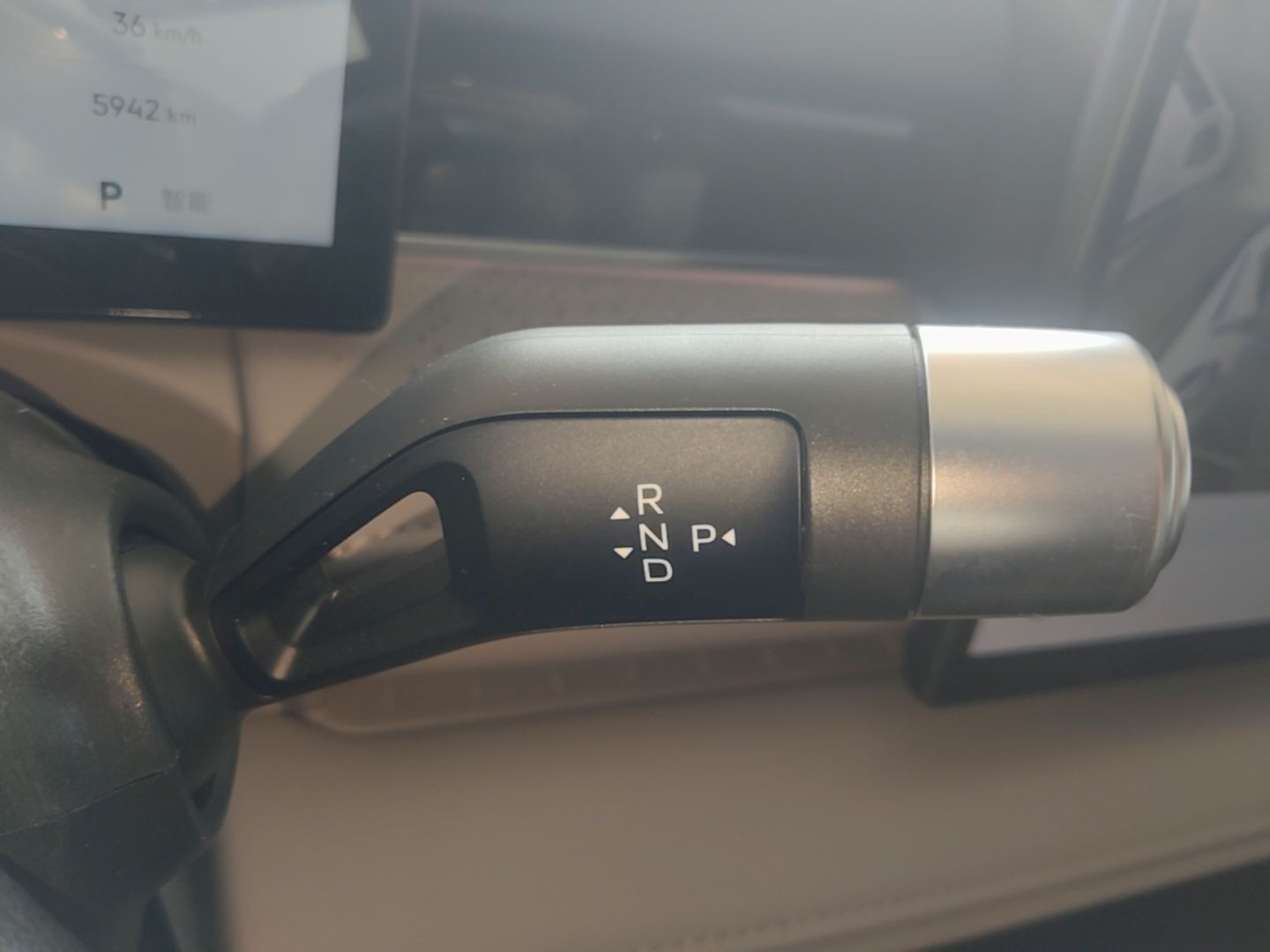 Geely Galaxy 8 2025 130km EM-i Prestige Edition — снимка 16
