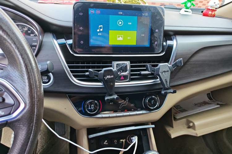 Used Baojun 730 2017 1.8L iAMT Prestige Version 7 Seats
