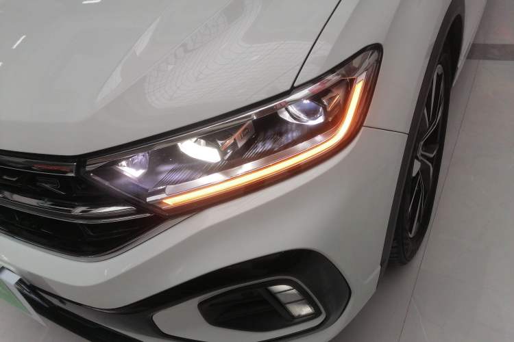 Used Volkswagen T-ROC 2023 300TSI DSG Two-Wheel-Drive Chen Guang Edition Left Front Headlight