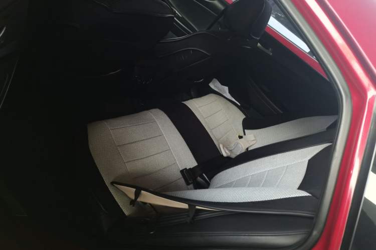 Used Hyundai Sonata 2011 2.0L Automatic Fashion Edition Left Rear Seat